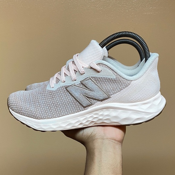 New Balance Fresh Foam Arishi V4 Women's Light Pink Sneakers Size 8 - Picture 3 of 15